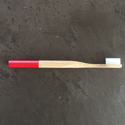 Toothbrush - red - Medium
